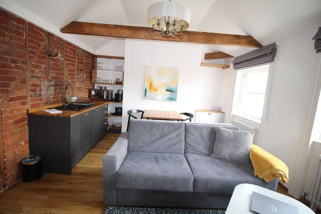 Apartment 6 At Number 8: City Centre, 1 Bedroom, Sofa Bed In Lounge Canterbury Exteriér fotografie