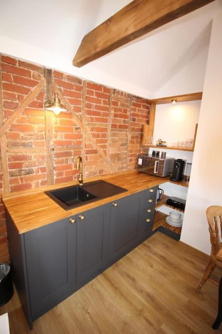 Apartment 6 At Number 8: City Centre, 1 Bedroom, Sofa Bed In Lounge Canterbury Exteriér fotografie